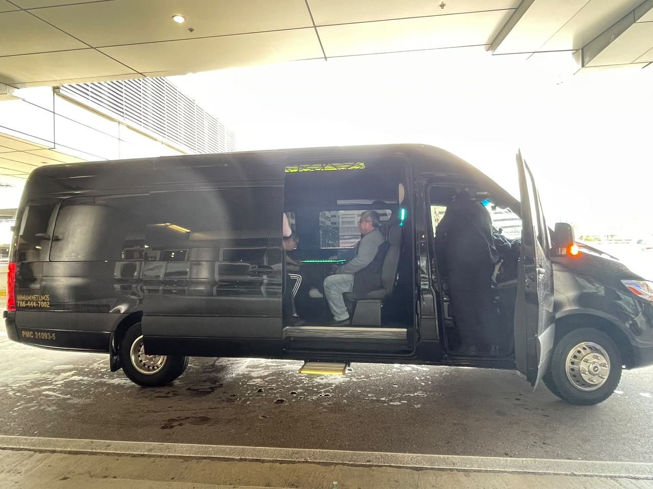 Traslado privado de la delegación en el aeropuerto de Miami